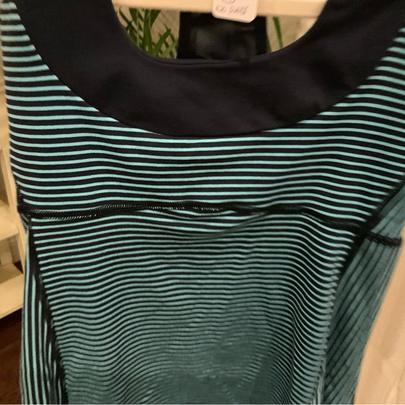 Lululemon top pit to pit 14 no pads - Picture 3 of 5